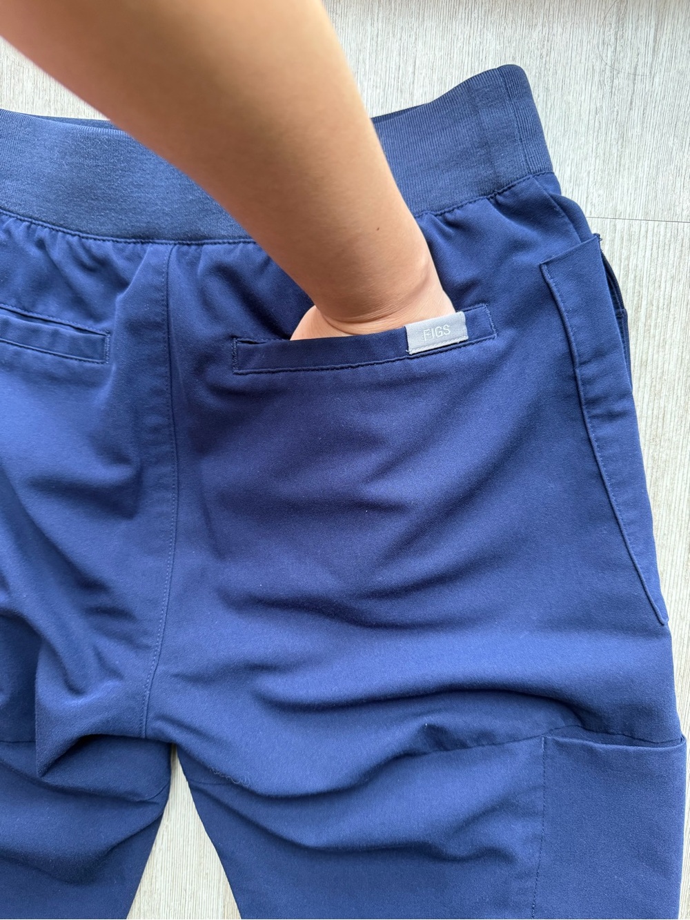 Figs Catarina Scrub Top XS and Limited Edition Nepal Scrub Pants XSP, Navy - Picture 11 of 16